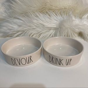 🆕Rae Dunn “Devour” And “Drink zip” Cat Dish’s